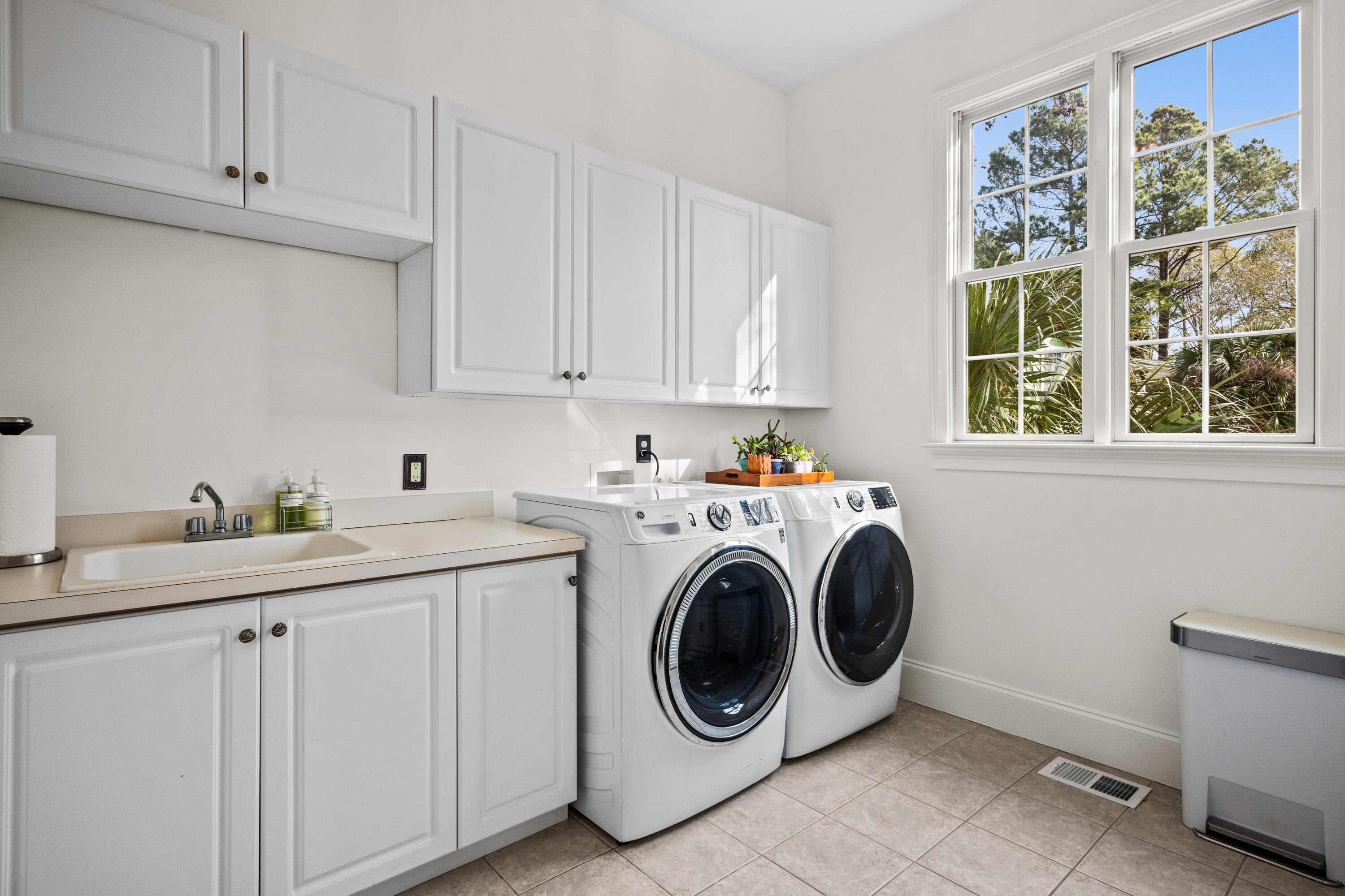 3600 Henrietta Hartford Road Mount Pleasant, SC 29466 - Photo 57 of 92 Laundry rooom