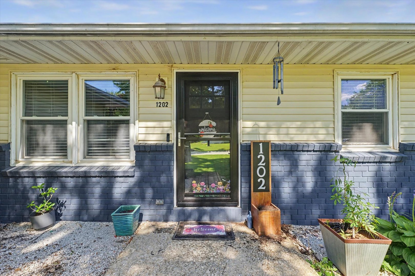 1202 Robin Road Mahomet, IL 61853 - Photo 4 of 36