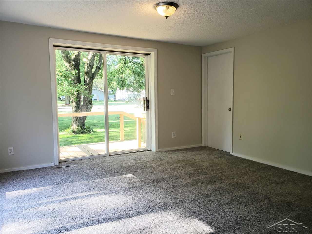 2520 South 5 Mile Road Midland, MI 48640 - Photo 7 of 22 Living Room