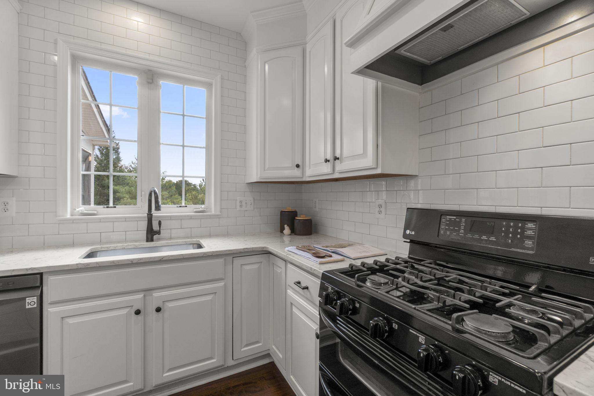 9237 Charterhouse Road Frederick, MD 21704 - Photo 12 of 89 Quartz counters with ceramic backsplash