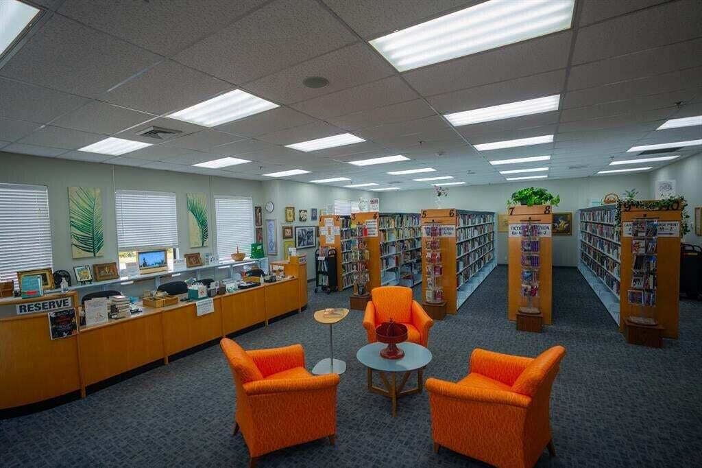 263 Ventnor R Deerfield Beach, FL 33442 - Photo 90 of 107 Library - 1