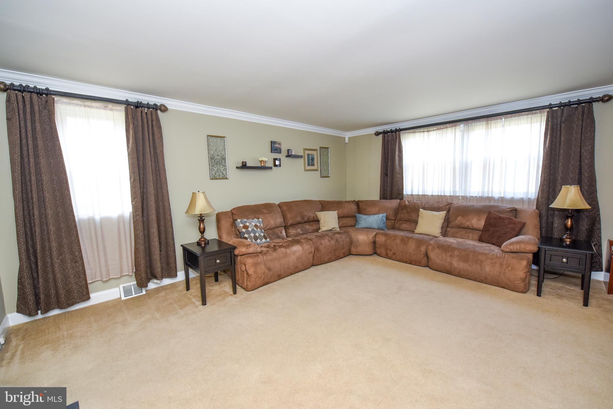 11862 Sewell Road Philadelphia, PA 19116 - Photo 4 of 27