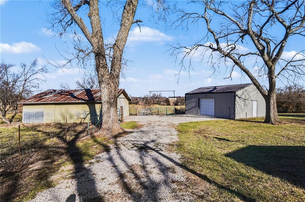 543 East Park Road Garnett, KS 66032 - Photo 11 of 68