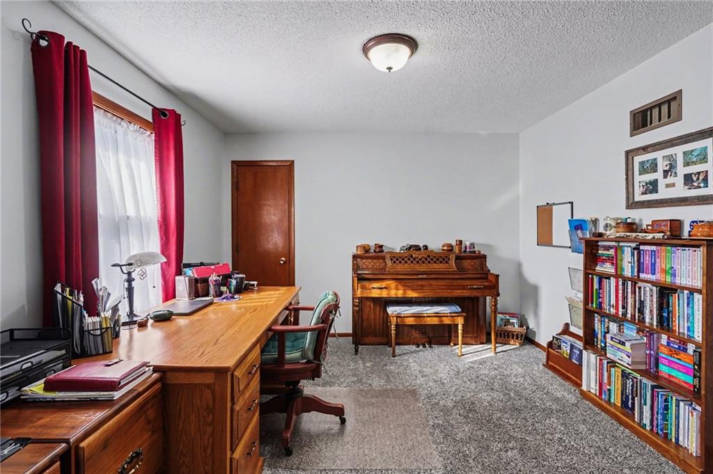 543 East Park Road Garnett, KS 66032 - Photo 15 of 68