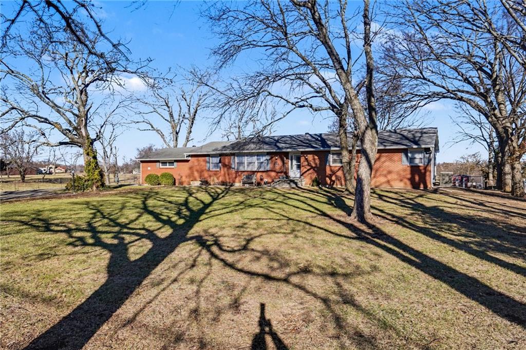 543 East Park Road Garnett, KS 66032 - Photo 3 of 68