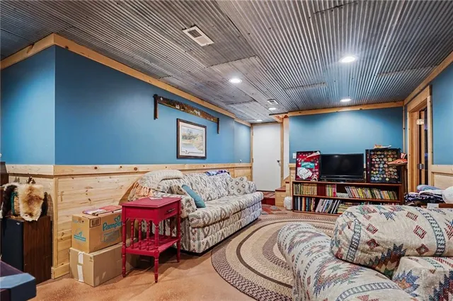 $489,000 | 543 East Park Road, Garnett, KS 66032