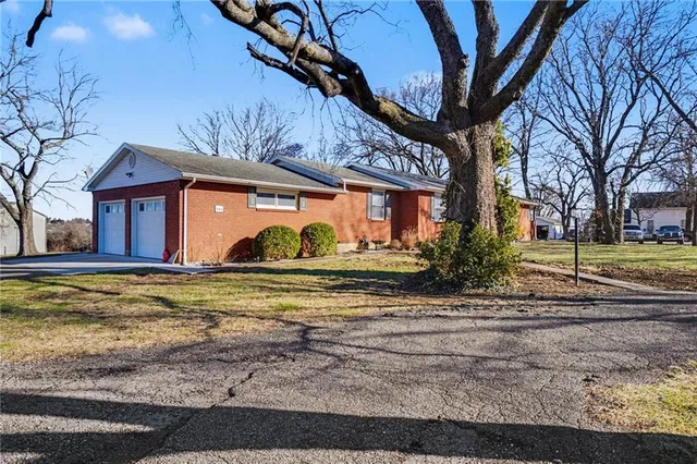 $489,000 | 543 East Park Road, Garnett, KS 66032