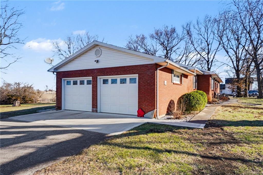 543 East Park Road Garnett, KS 66032 - Photo 6 of 68