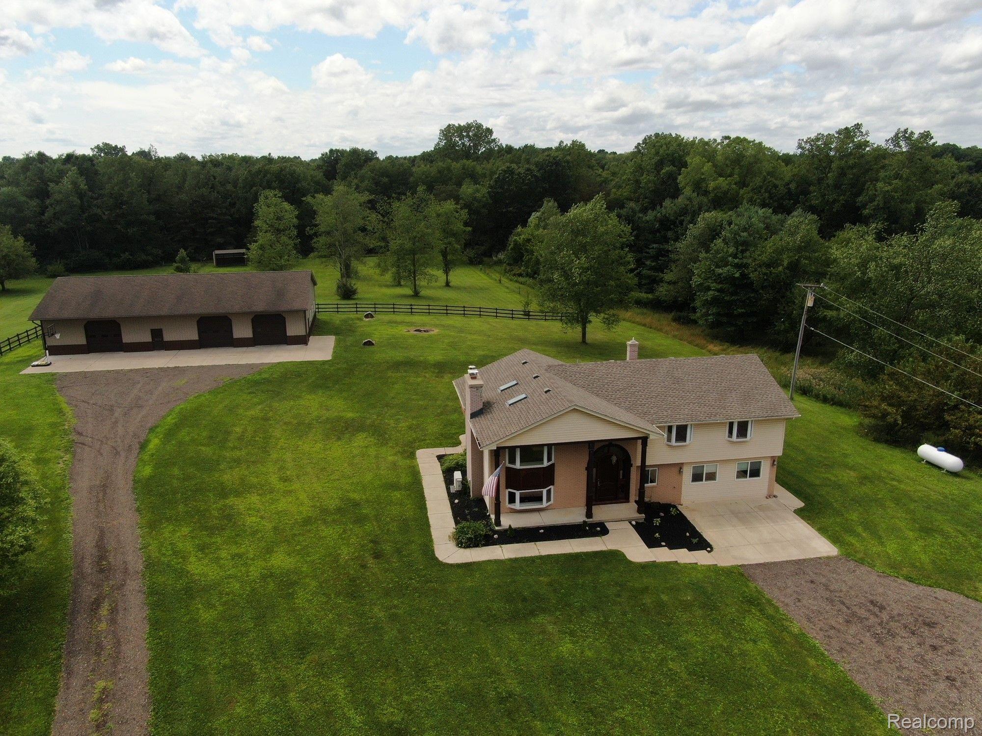 8950 Chambers Road Pinckney, MI 48169 - Photo 2 of 42 Gallery Image 2