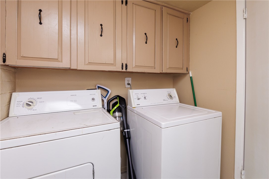 15432 Salt Cay Court, Unit 101 Corpus Christi, TX 78418 - Photo 22 of 37 a utility room with dryer and washer