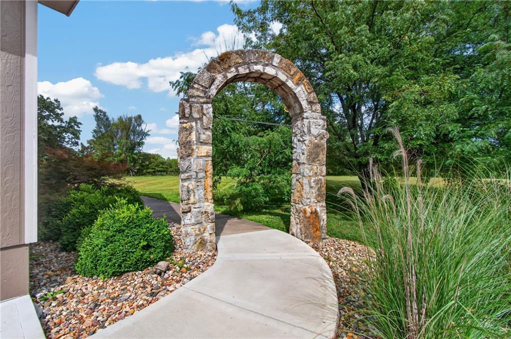 19311 South Raffurty Road Pleasant Hill, MO 64080 - Photo 3 of 59 Gallery Image 3