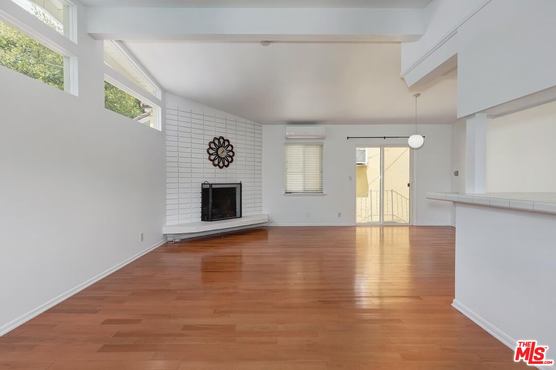 8531 Walnut Drive Los Angeles, CA 90046 - Photo 4 of 27 Gallery Image 4