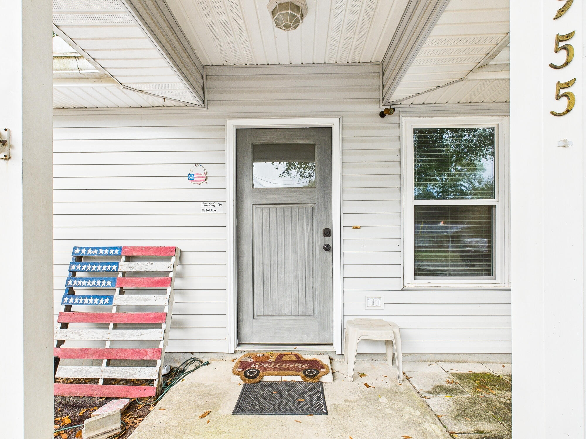 955 Valley Road Crestview, FL 32539 - Photo 4 of 29 a front view of a house with a balcony
