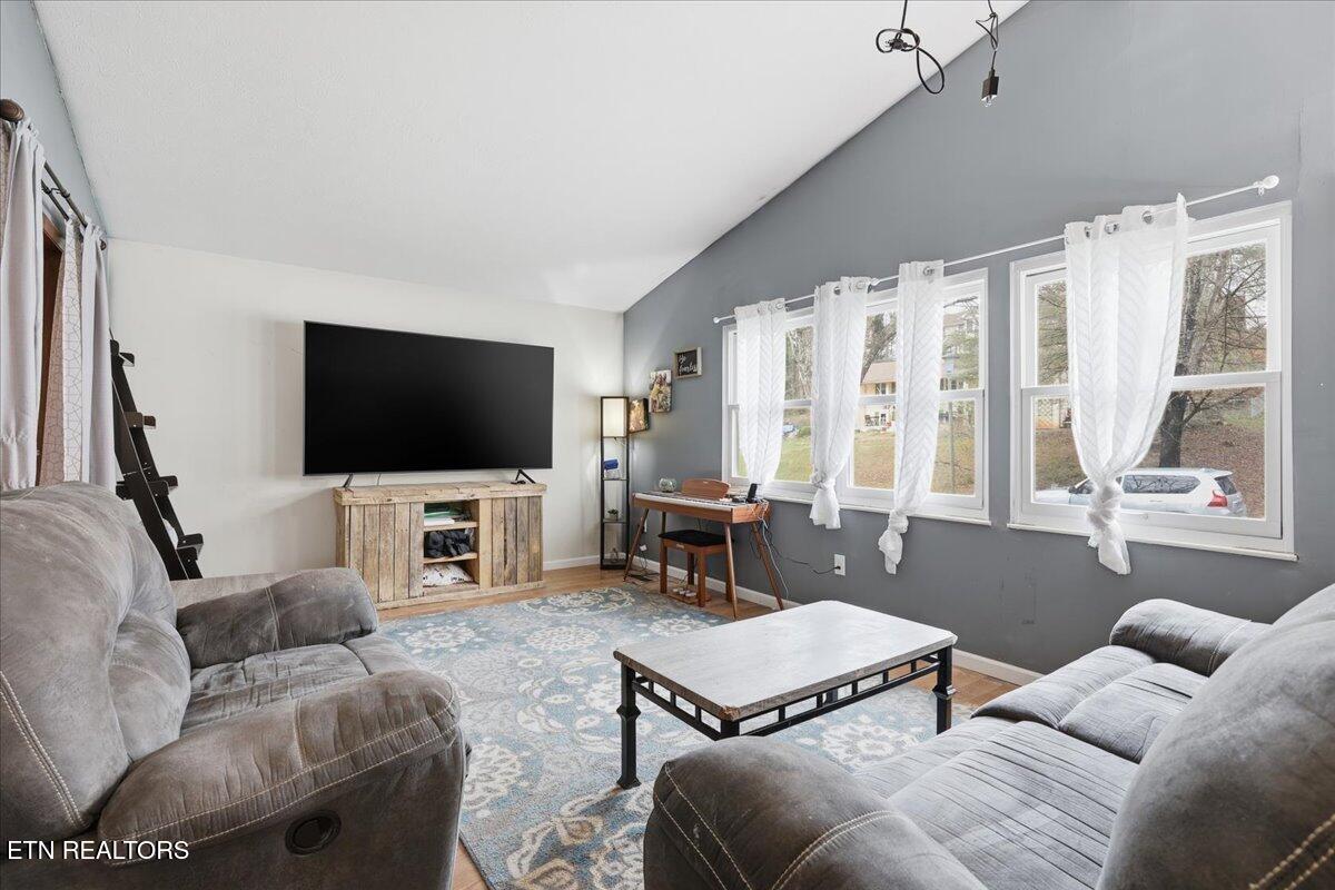 129 Greystone Drive Oak Ridge, TN 37830 - Photo 5 of 30 06-003_7K9A2742