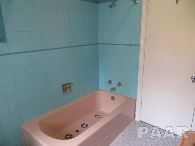 136 East Southgate Road Peoria, IL 61614 - Photo 17 of 24 Gallery Image 17