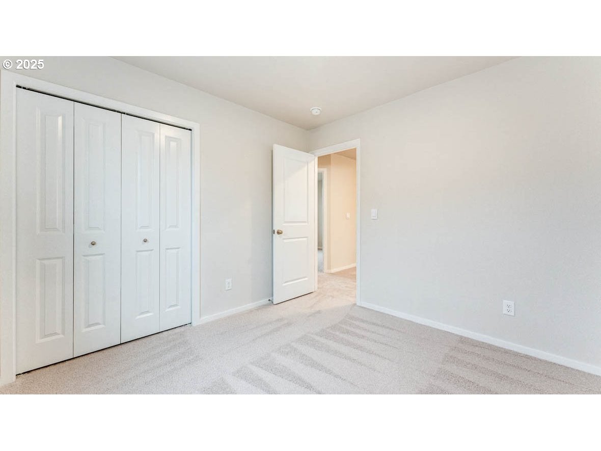 2811 U Street Springfield, OR 97477 - Photo 18 of 27 a open living room with a wooden floor