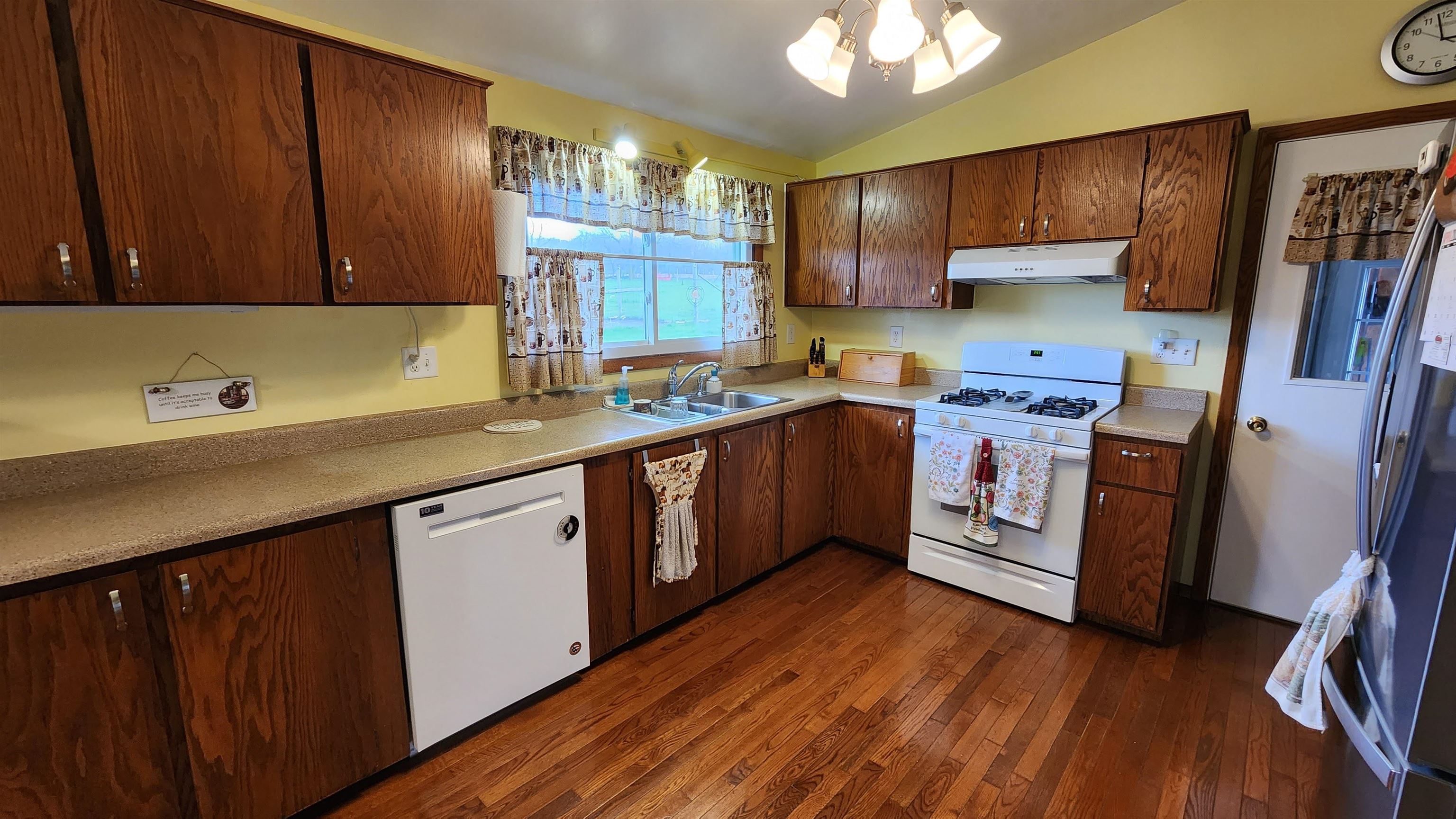 N399 Mt Hope Road Brodhead, WI 53520 - Photo 15 of 37