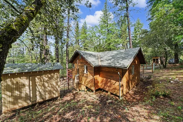 a view of a chairs and table in the backyard