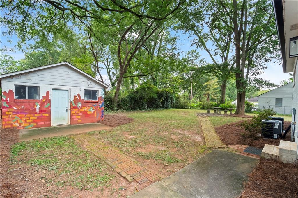 1696 Emerald Avenue Southwest Atlanta, GA 30310 - Photo 29 of 36