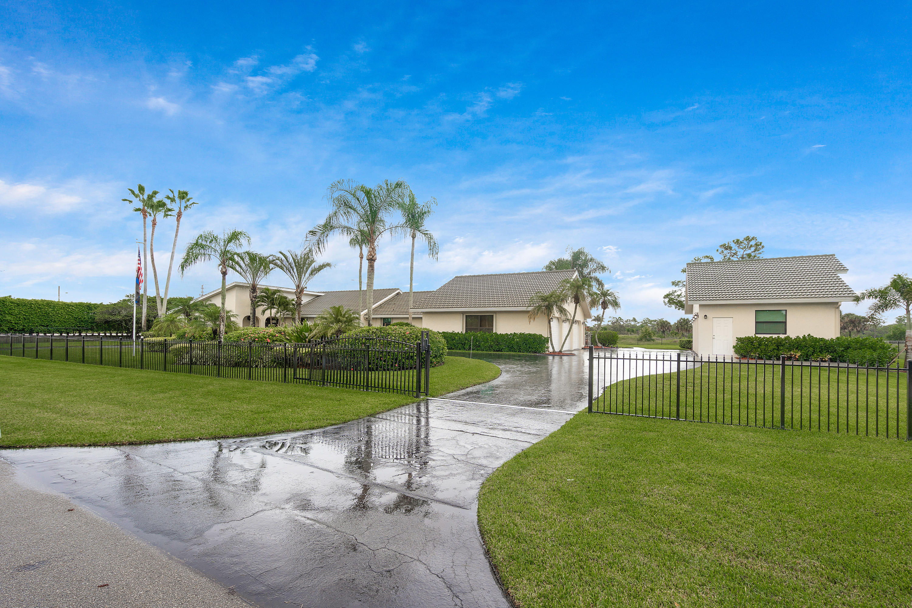 9016 Perth Road Lake Worth, FL 33467 - Photo 2 of 36 Brand New Detached 3 car garage