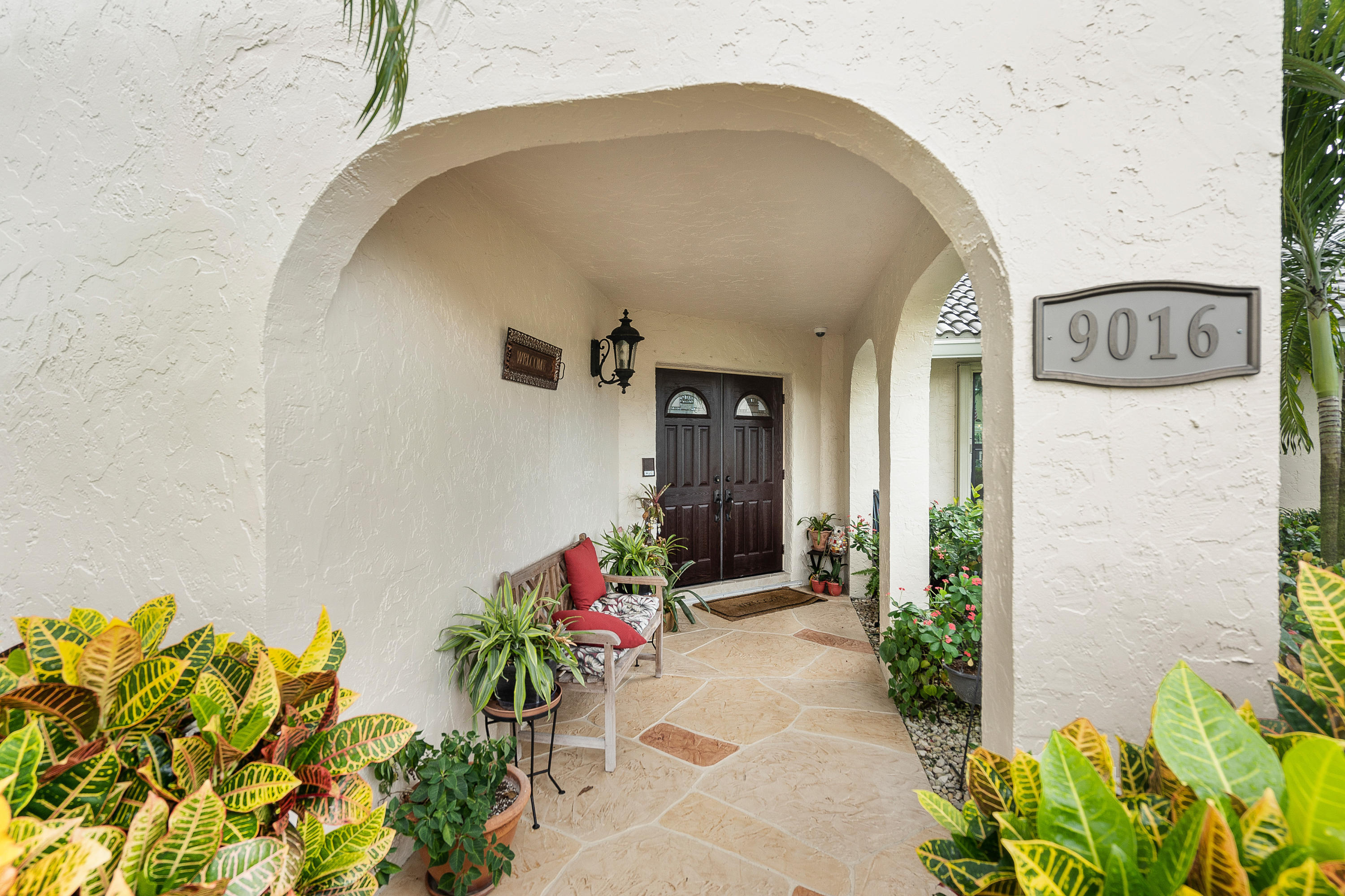 9016 Perth Road Lake Worth, FL 33467 - Photo 5 of 36 Front Entryway