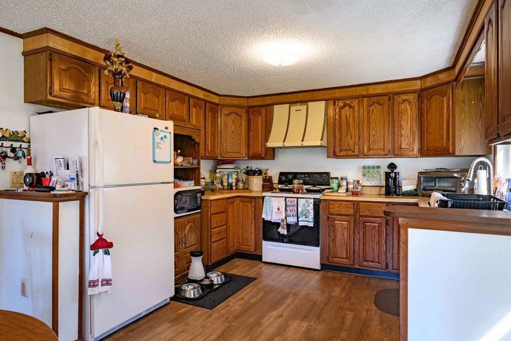 267 River Road Sunderland, MA 01375 - Photo 2 of 15