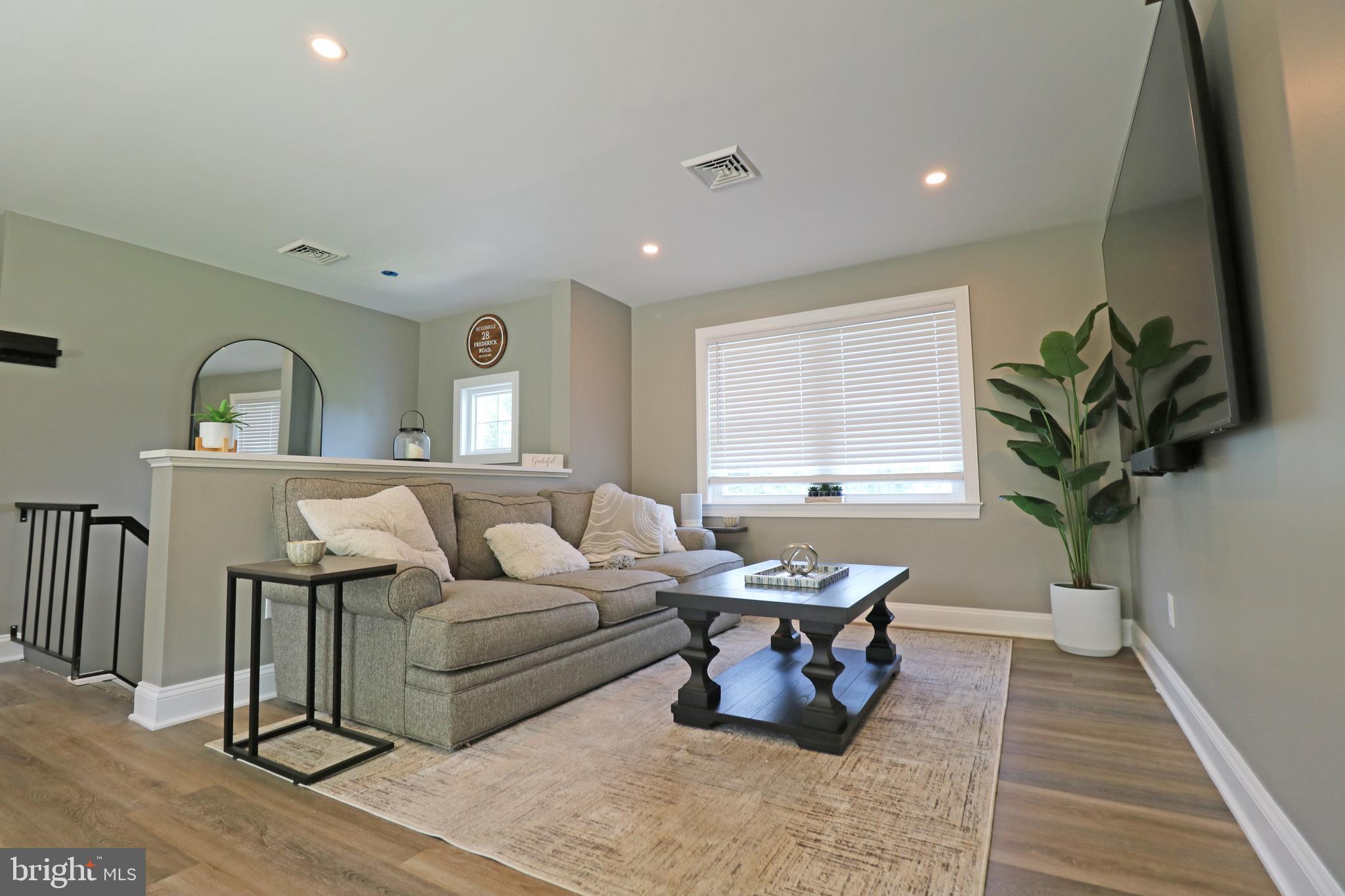 28 Frederick Road Coatesville, PA 19320 - Photo 4 of 35 Living Room
