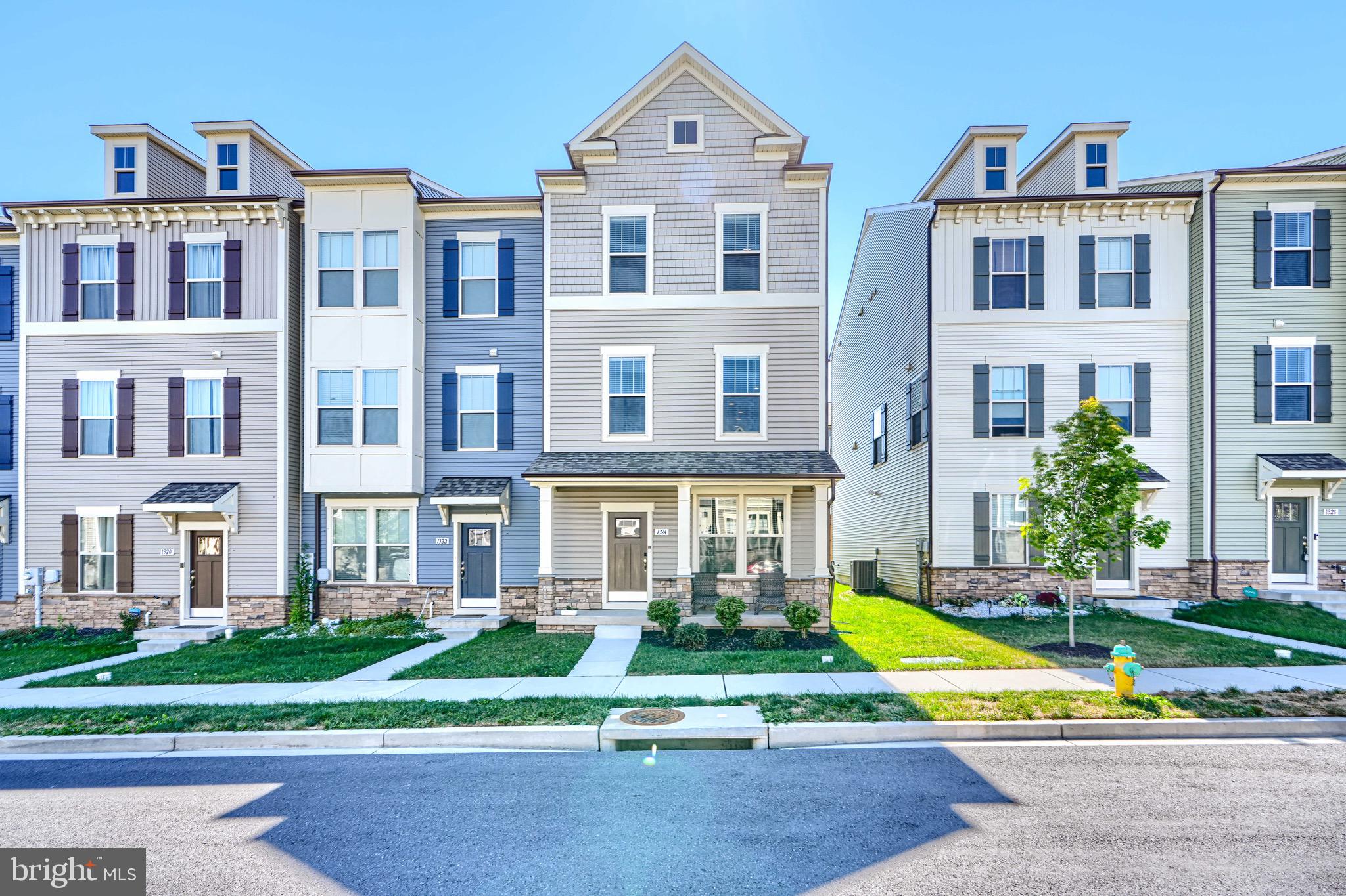 a view of residential houses with yard and green space