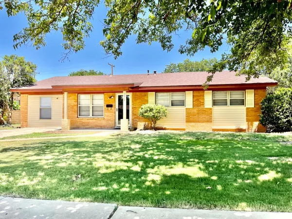 $1,700 | 5512 12th Street, Lubbock, TX 79416