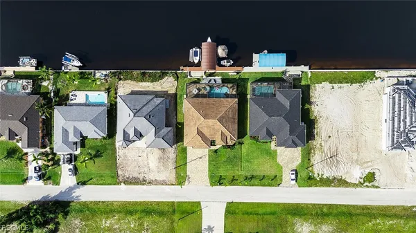 $3,900 | 302 Northwest 32nd Place, Cape Coral, FL 33993