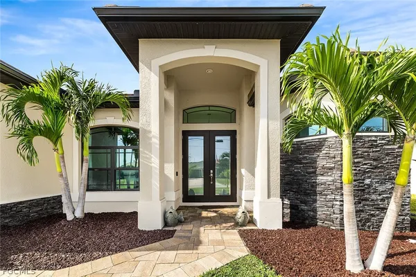 $3,900 | 302 Northwest 32nd Place, Cape Coral, FL 33993