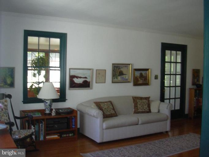 305 Alabama Road Towson, MD 21204 - Photo 3 of 19 Living Room #2