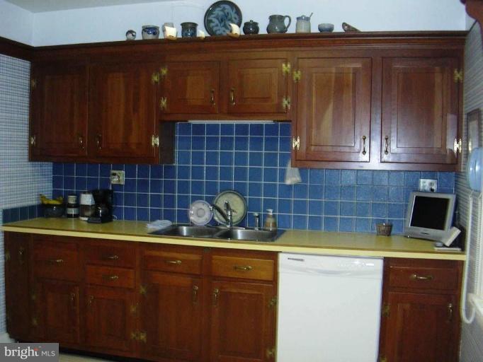 305 Alabama Road Towson, MD 21204 - Photo 7 of 19 Kitchen