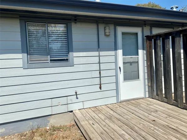 $1,200 | 400 Swanee Drive, Unit A, Austin, TX 78752