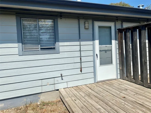 $1,200 | 400 Swanee Drive, Unit A, Austin, TX 78752