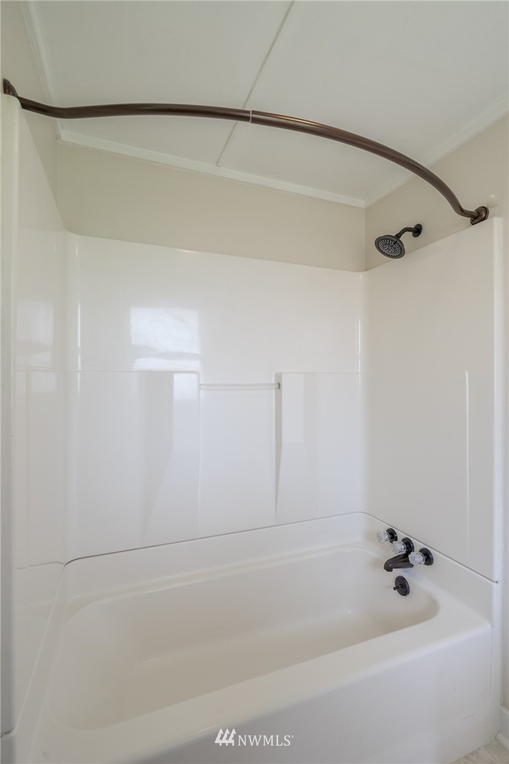 2020 Hoag Road Mount Vernon, WA 98273 - Photo 10 of 25 Gallery Image 10