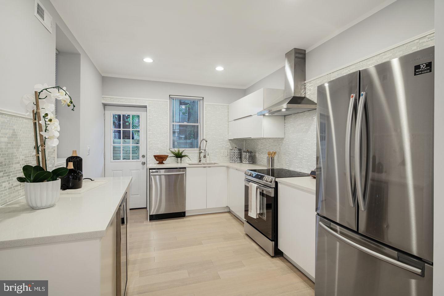 2040 Tasker Street Philadelphia, PA 19145 - Photo 6 of 24 Gallery Image 6