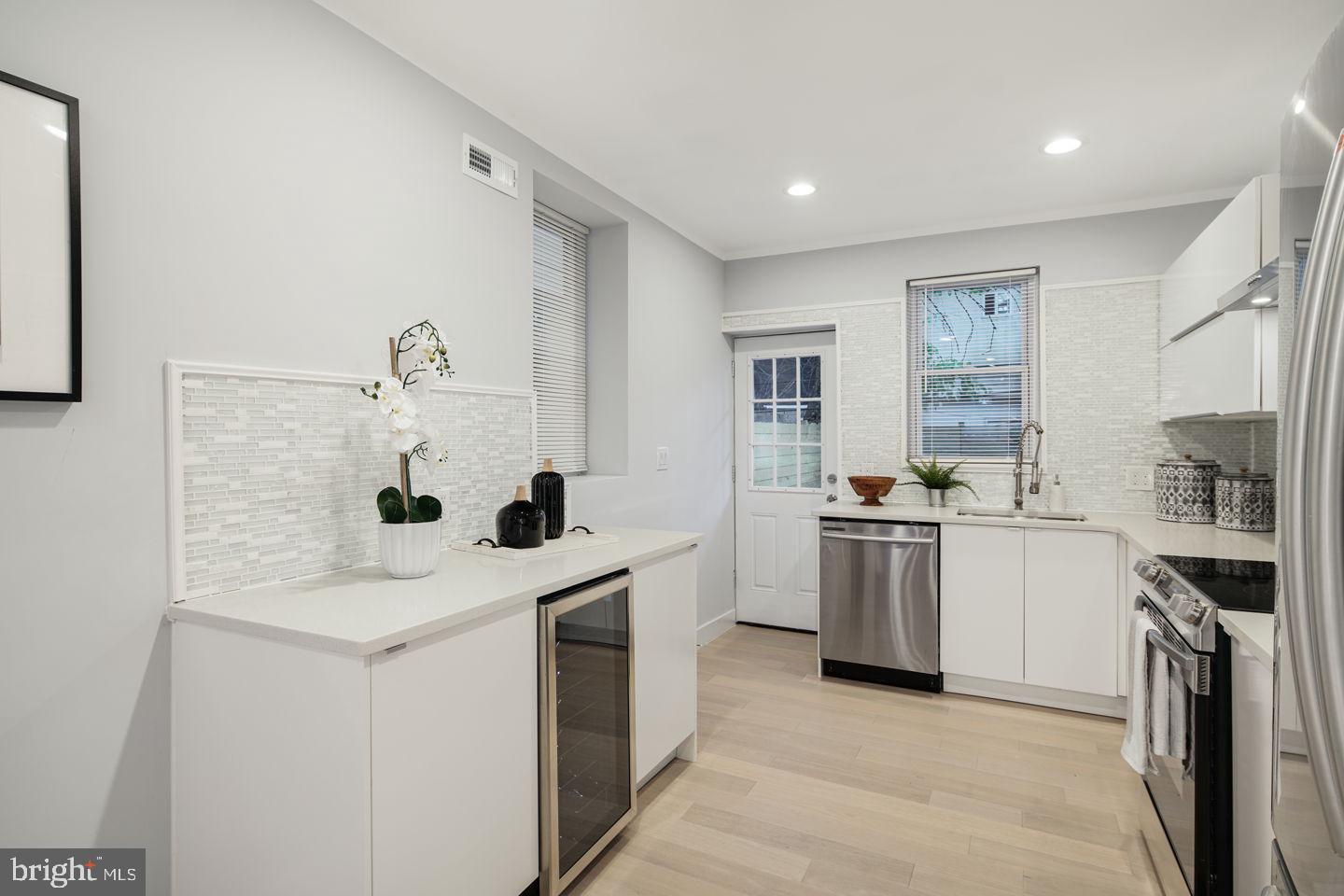 2040 Tasker Street Philadelphia, PA 19145 - Photo 7 of 24 Gallery Image 7