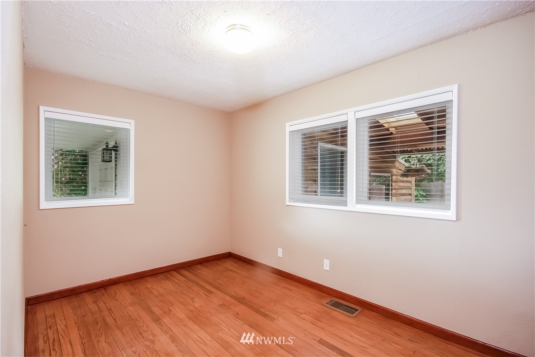 2600 Northeast 9th Street Renton, WA 98056 - Photo 11 of 21 Gallery Image 11