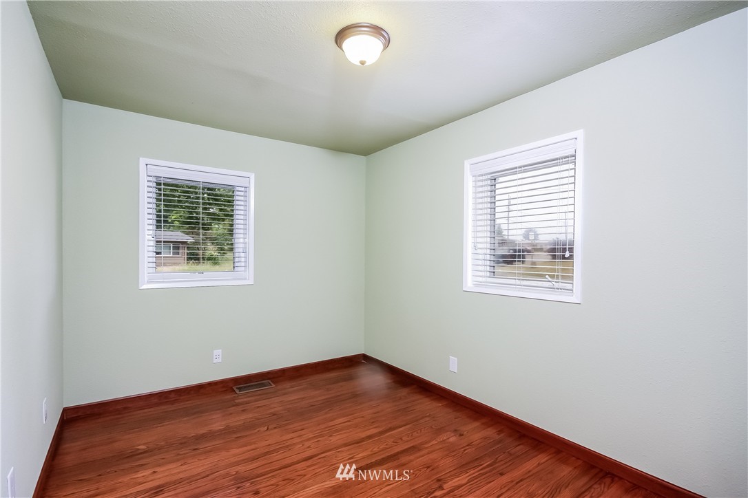 2600 Northeast 9th Street Renton, WA 98056 - Photo 12 of 21 Gallery Image 12