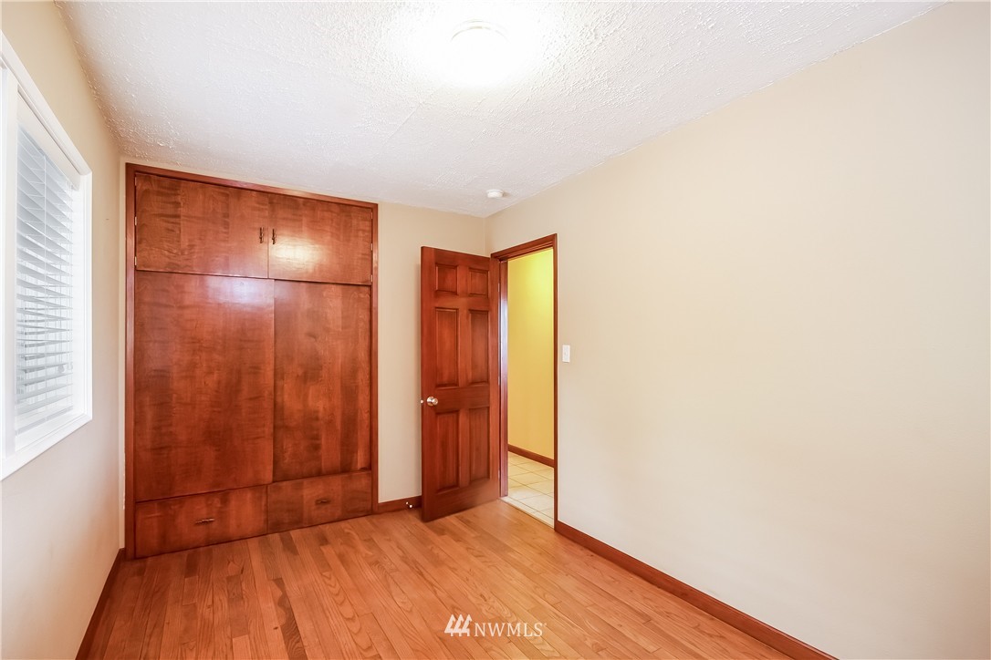 2600 Northeast 9th Street Renton, WA 98056 - Photo 13 of 21 Gallery Image 13