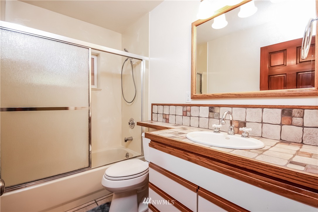 2600 Northeast 9th Street Renton, WA 98056 - Photo 14 of 21 Gallery Image 14