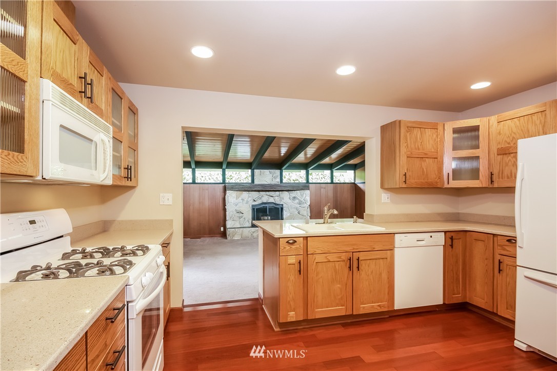 2600 Northeast 9th Street Renton, WA 98056 - Photo 5 of 21 Gallery Image 5