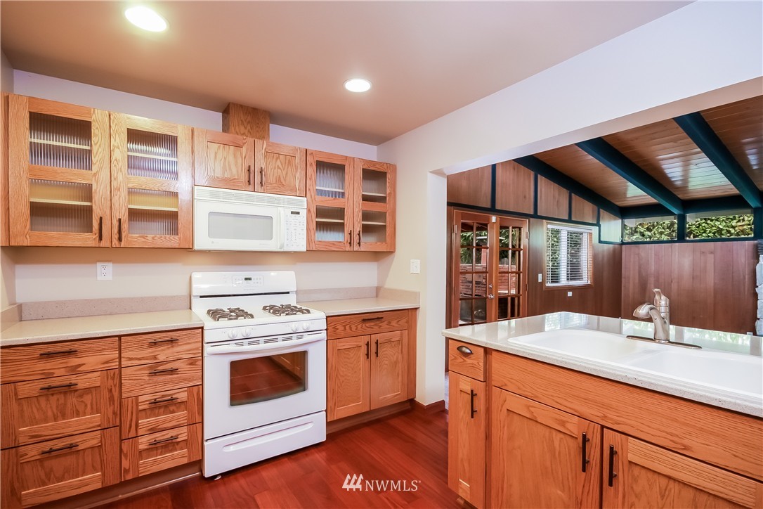 2600 Northeast 9th Street Renton, WA 98056 - Photo 6 of 21 Gallery Image 6
