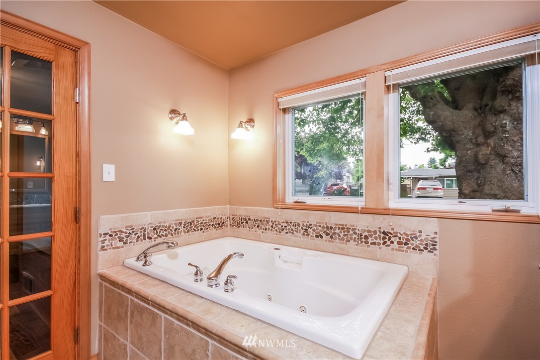 2600 Northeast 9th Street Renton, WA 98056 - Photo 9 of 21 Gallery Image 9
