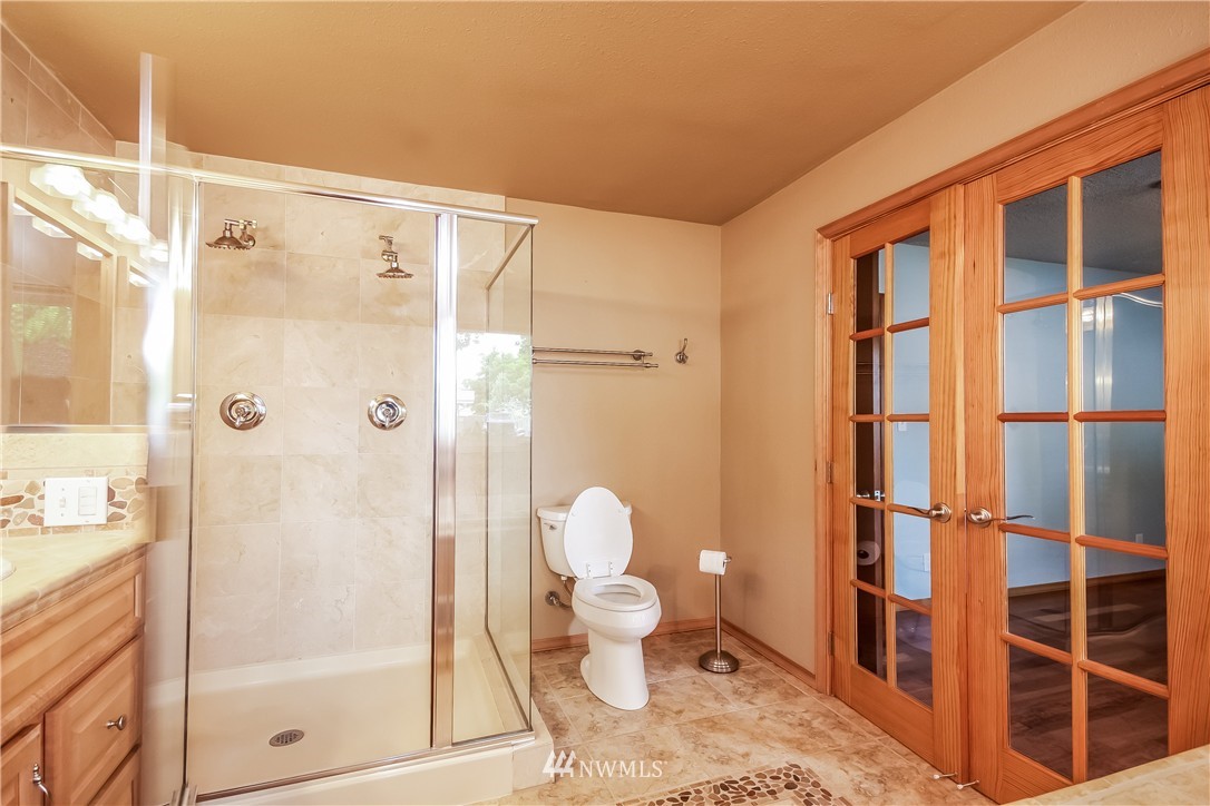 2600 Northeast 9th Street Renton, WA 98056 - Photo 10 of 21 Gallery Image 10