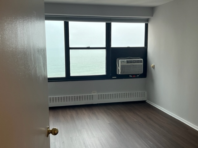 6030 North Sheridan Road, Unit 1712 Chicago, IL 60660 - Photo 14 of 28 a room with a window