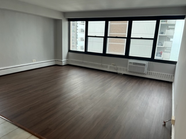6030 North Sheridan Road, Unit 1712 Chicago, IL 60660 - Photo 10 of 28 a view of room with wooden floor and windows