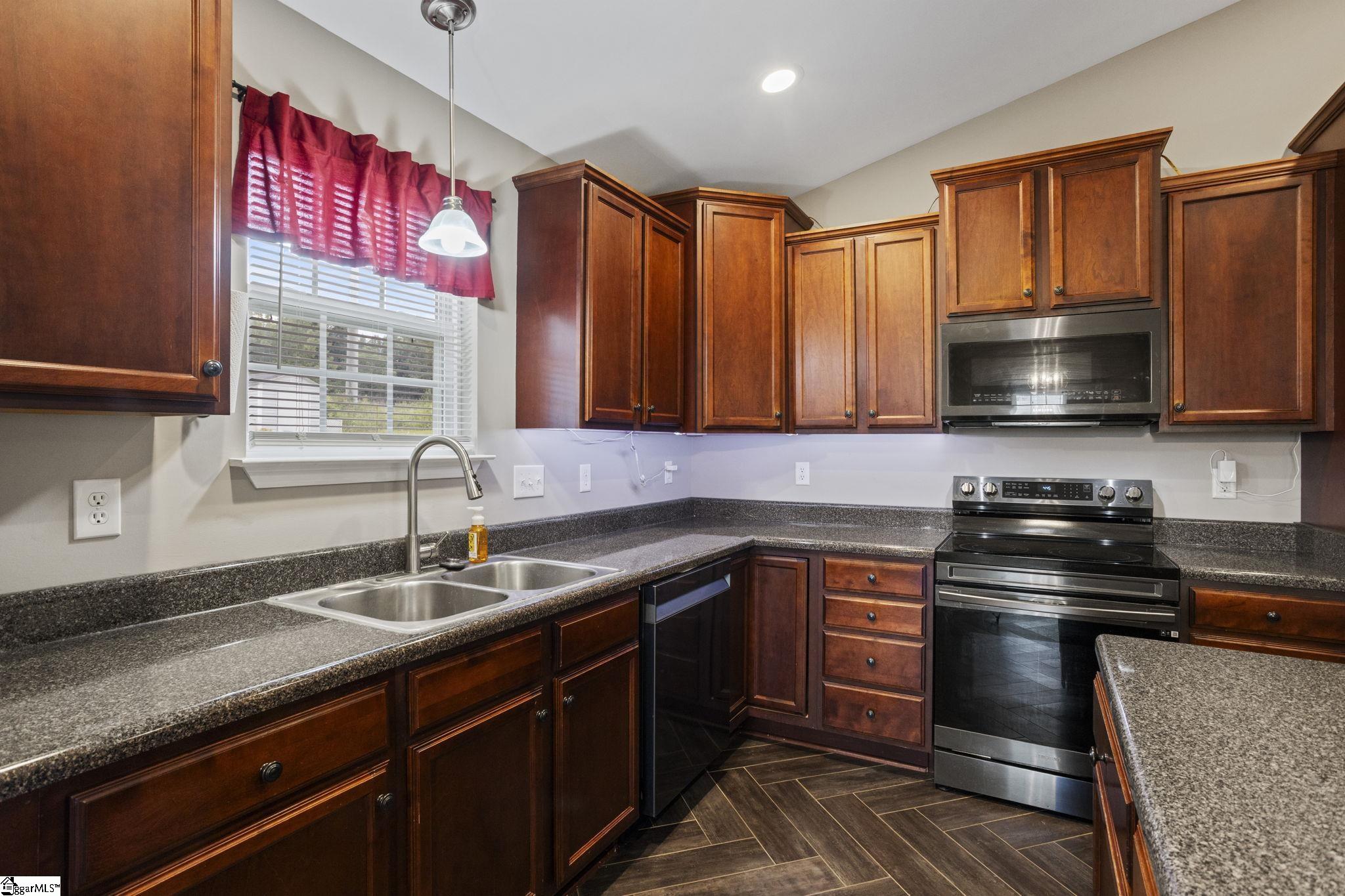 271 Walcott Drive Lyman, SC 29365 - Photo 2 of 24