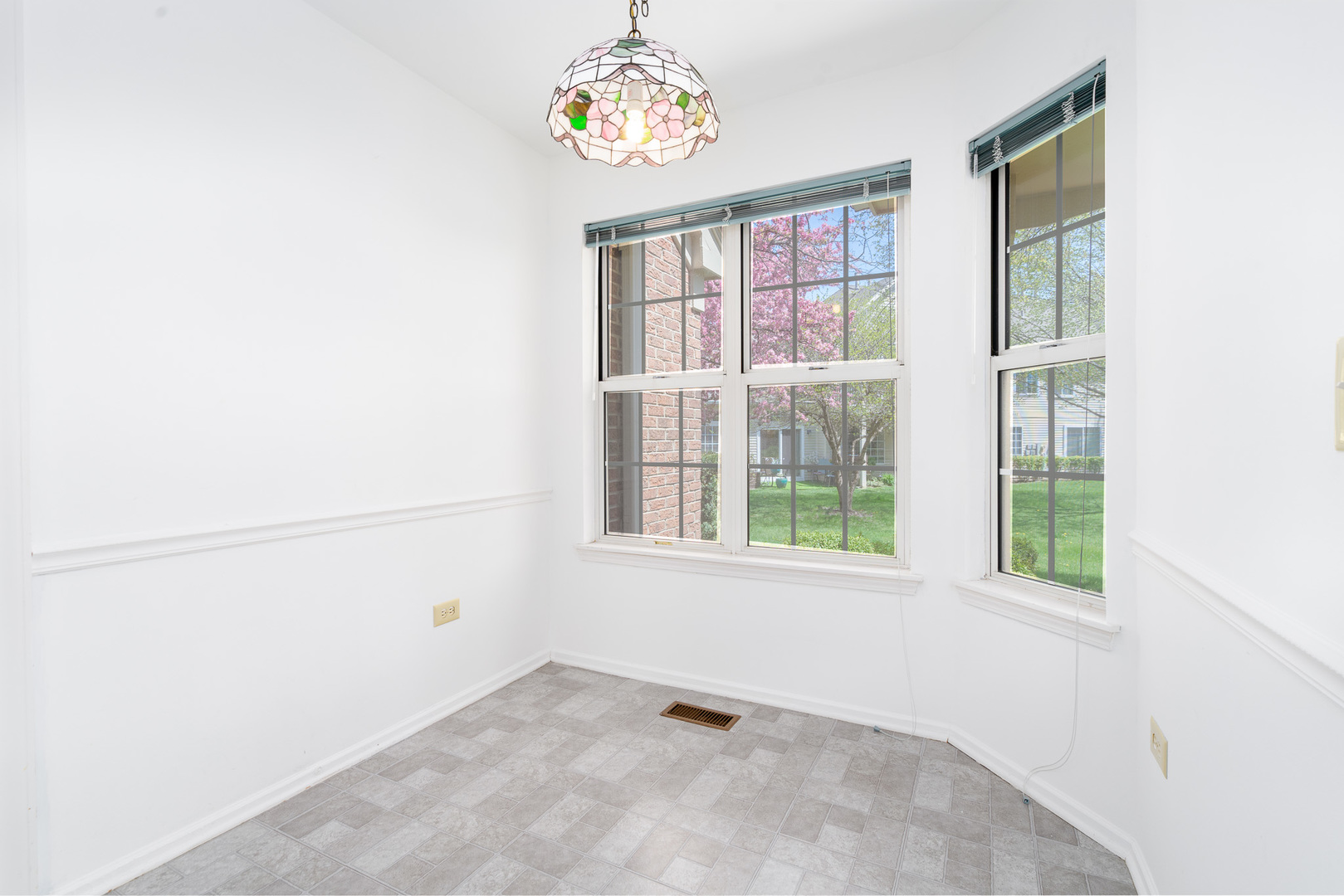 446 Cromwell Circle, Unit 1 Bartlett, IL 60103 - Photo 11 of 28 an empty room with windows